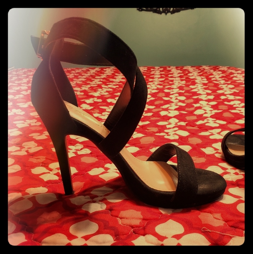 🚨🚨🚨🚨🚨FINAL PRICE Strappy Heels👠👠👠